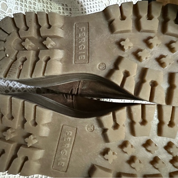 Women’s brown suede Sherpa lines ankle boots - Picture 4 of 4